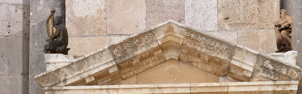 Portal eines antiken Gebäudes